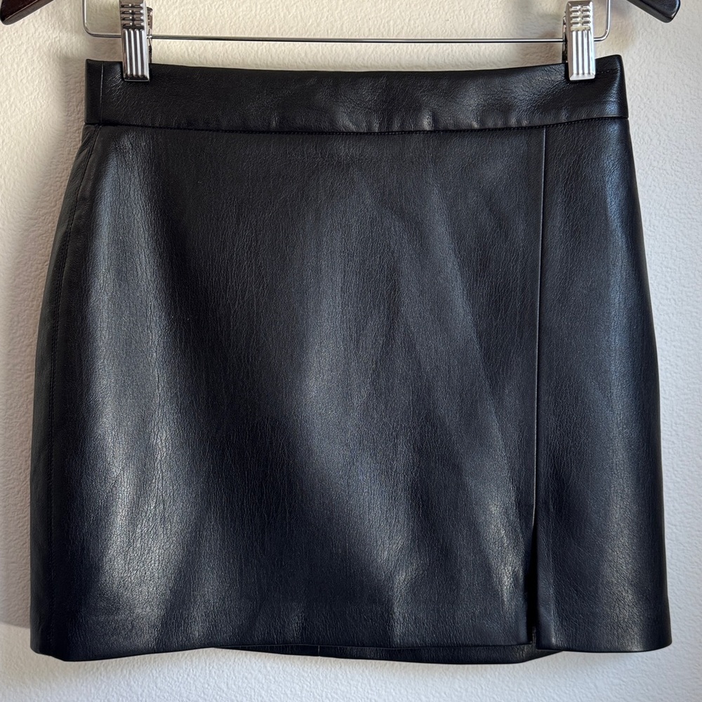 NWOT Aritzia Black Leather Pencil Skirt